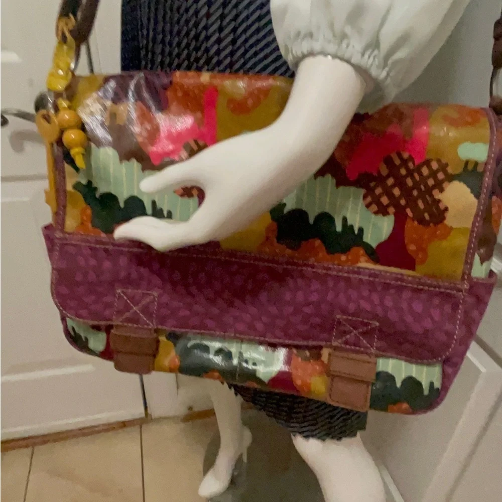 Fossil leather bag with long adjustable straps. Great clean condition